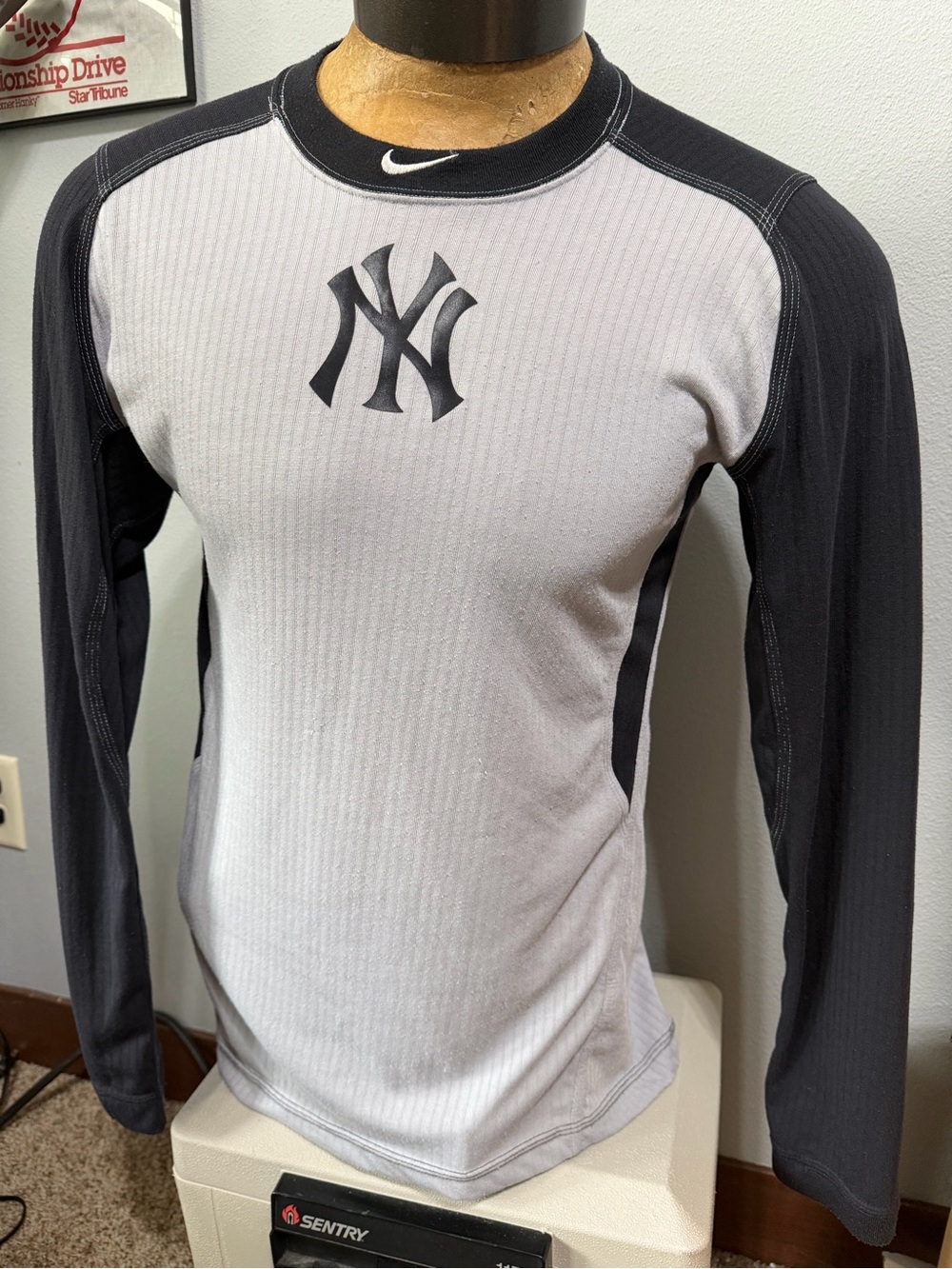 Nike DriFit Long Sleeve Raglan Shirt in Gray and Black with NY Yankees Logo